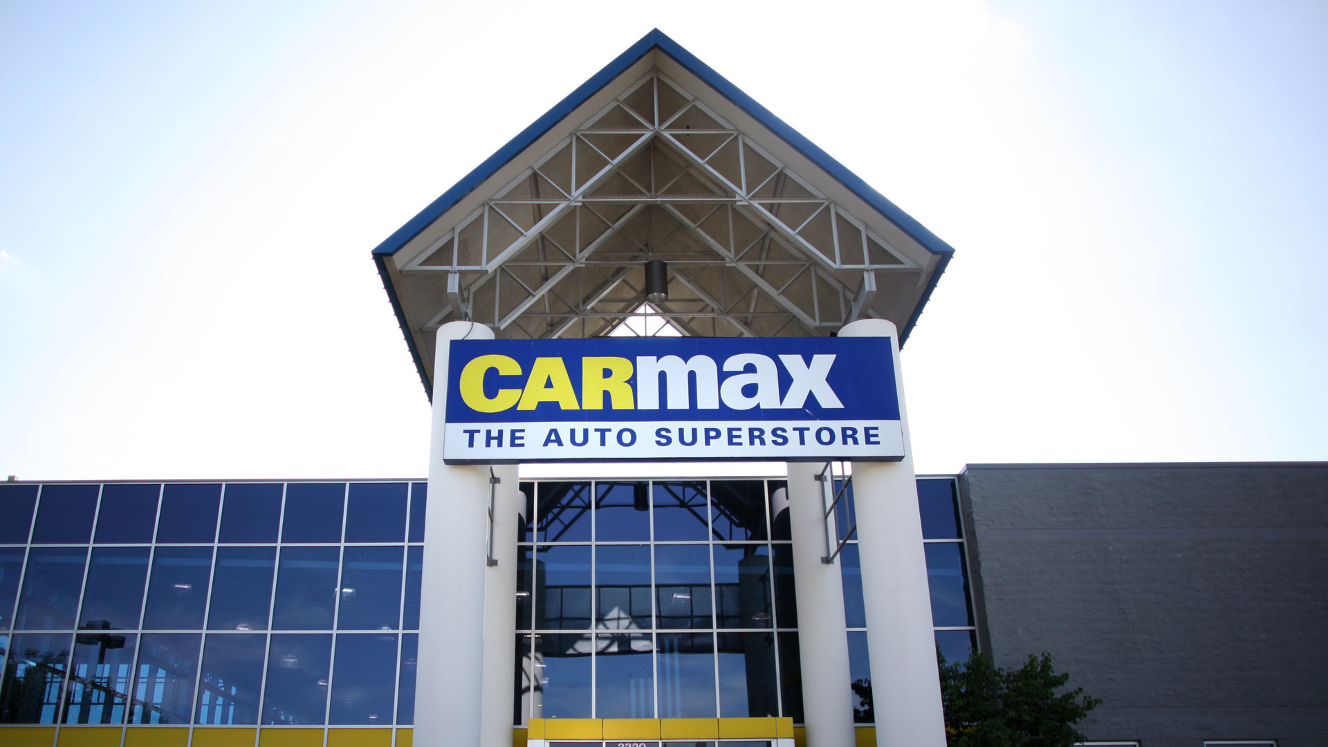CarMax storefront picture