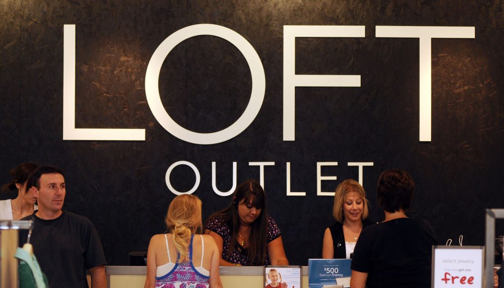 Picture of LOFT Outlet sign